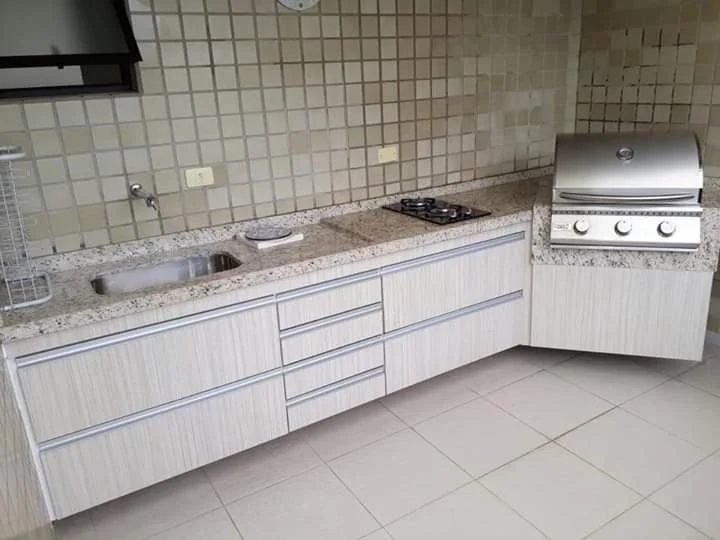 Cozinha planejada compacta otimizada