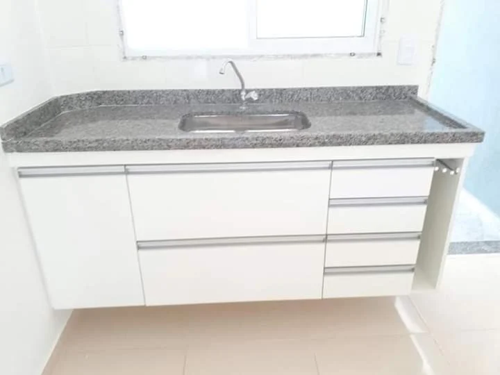 Cozinha planejada com ilha central