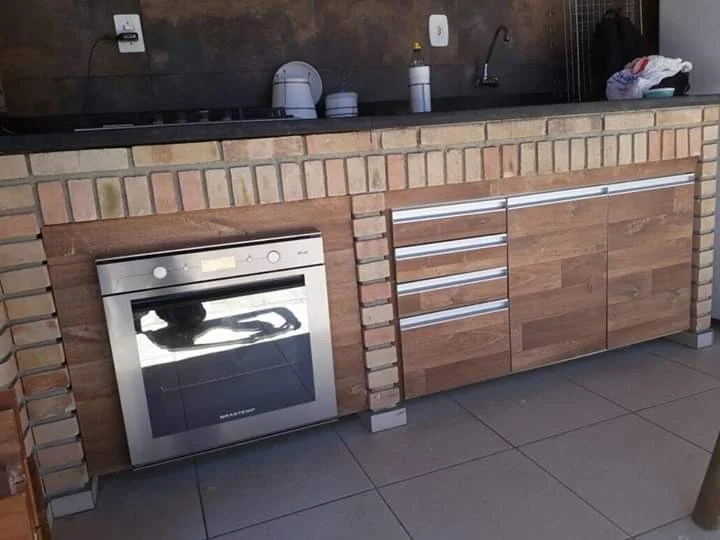 Cozinha planejada com forno embutido
