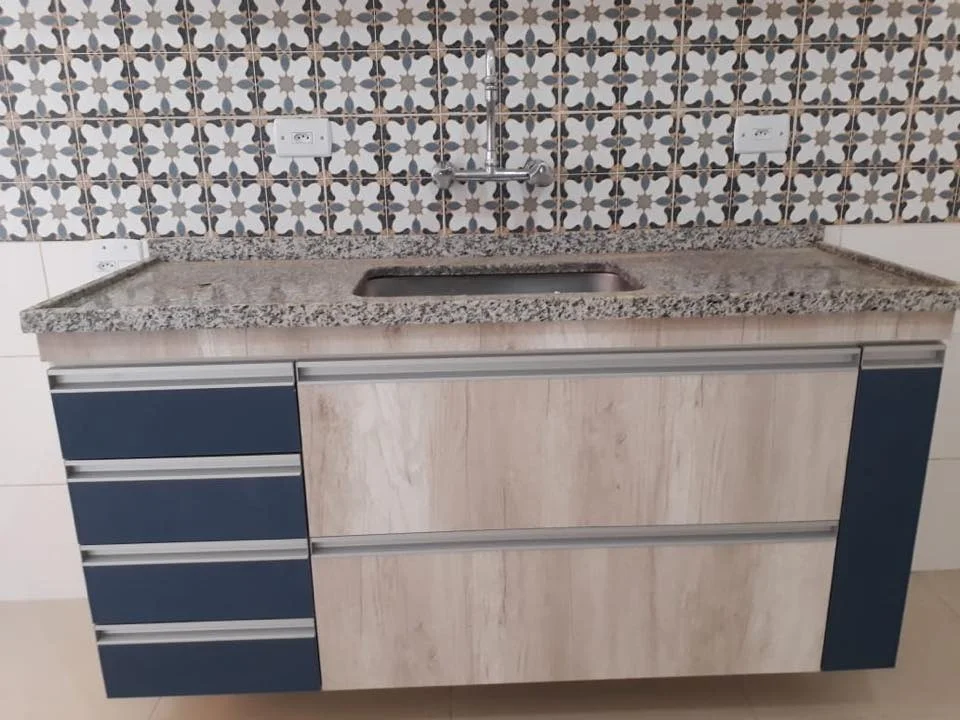 Cozinha planejada com gavetões organizadores