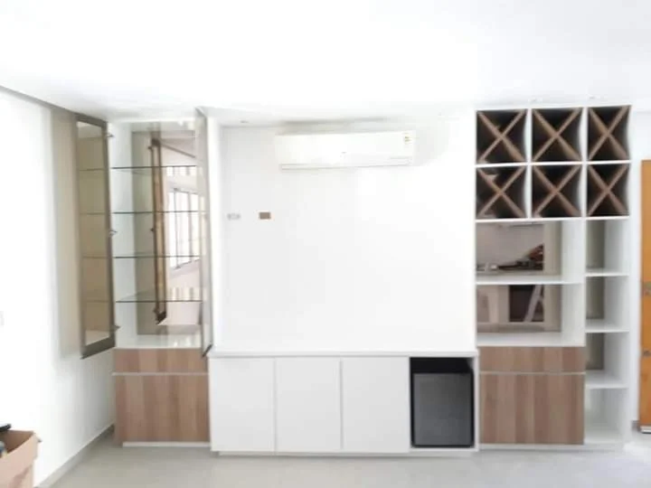 Sala com home theater planejado